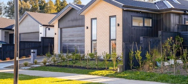 Cosy Pukekohe Self-Contained Unit with Kitchenette