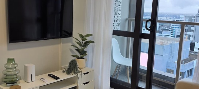 Immaculate 2BDR Central City Chic Apartment
