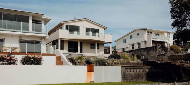 Oceanfront Retreat - Beach Access - 2BR Bell Block