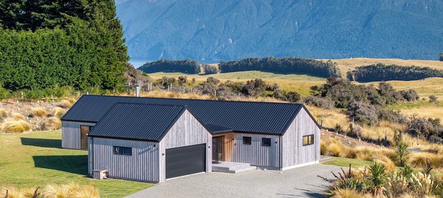 Mana Waiora Retreat - Luxury in Raw Wilderness - Surrounded by Wetland and Views
