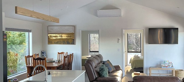 Modern alpine bach | Warm, private, mountain views