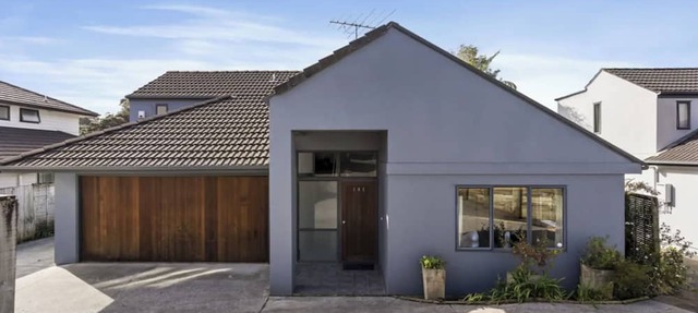 Close to Mission Bay and train, kids toys and swings, pet friendly!