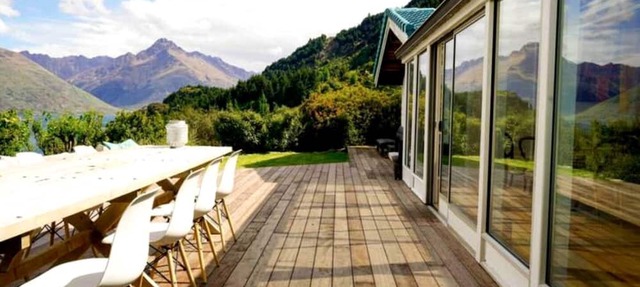 Tranquil Vacation Rental by Lake Wakatipu with Majestic Mountain Views in Queenstown, New Zealand