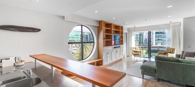 Gorgeous 2-Bed 2-Bath Harbour View Stunner