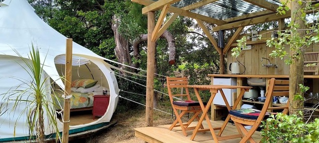 Secluded Glamping Retreat with Private Wine Barrel Bathroom near Oneroa, Waiheke Island