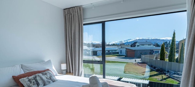 Modern Warm & Cosy Townhouse - 5min to Wānaka