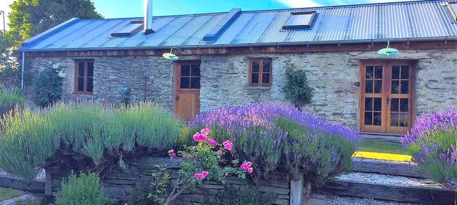 Absolutely Gorgeous Cottage Rental near Queenstown for Romantic Getaways, South Island NZ