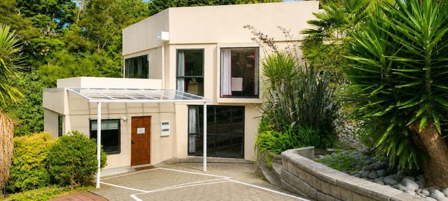 Entire House: Spacious 285m2