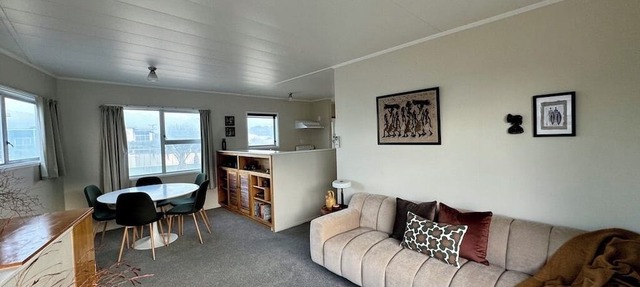 Retro Mount Beach Bach - classic 70's kiwi bach, 1 min walk from Mount beach!