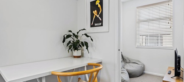 Contemporary 3BR City Apartment – Stylish & Central