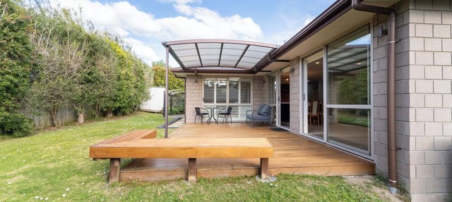 Relax on Cottage Court - Silverdale Holiday Home