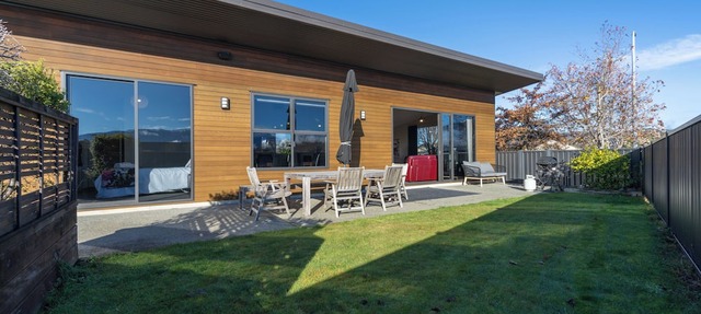 Mountain View Comfort - Te Anau Holiday Home