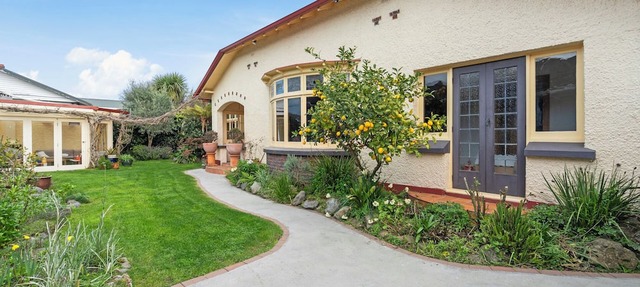 Montague Manor - Wellington Holiday Home