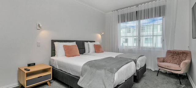 Spacious 3-Bed Waterfront Apartment