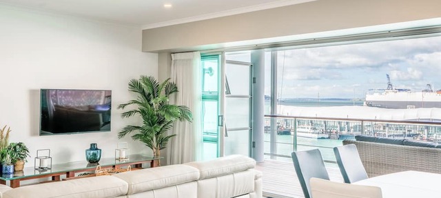 Princes Wharf - Couple luxury