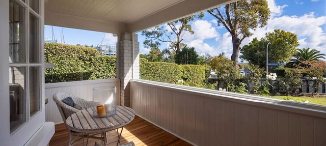 Stylish Villa with Pool and Garden, family friendly and free parking