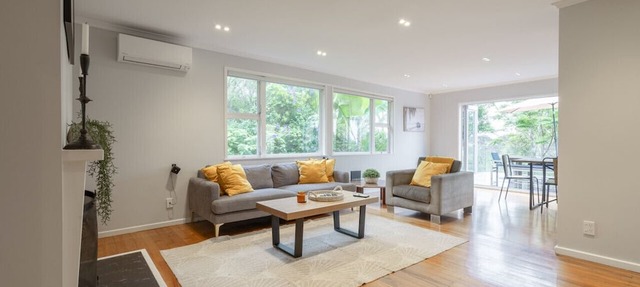 Sanctuary with private deck, close to Cafes, Pet Friendly. 1 min to Birkenhead Village