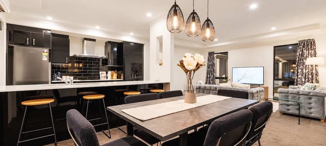 The Wilmers | 6BR + Free Parking | Sleeps 11