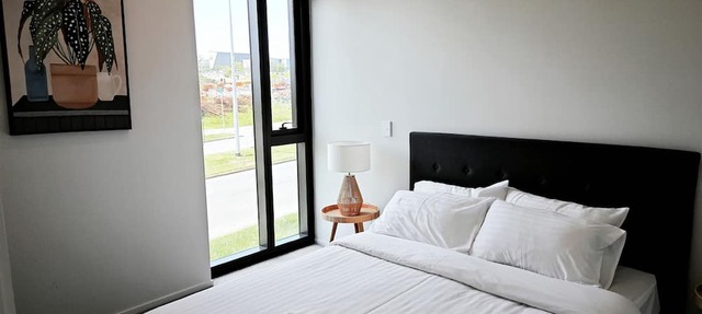Albany Centre - 2 Bedrooms with Free Carpark - Walk to mall and Bus station