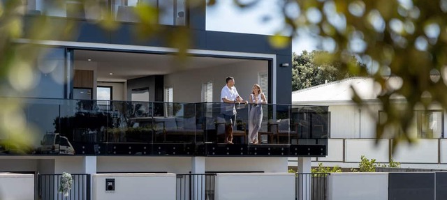 Papamoa Beach Coastal Oasis. Heated Pool, Sauna, Spa & Games room. Up to 20 Ppl