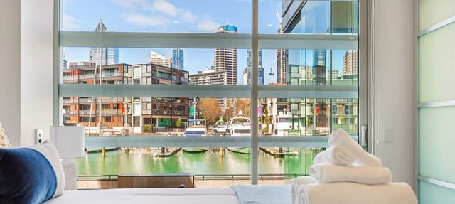 Beautiful harbour view apartment by Zodiak Stays
