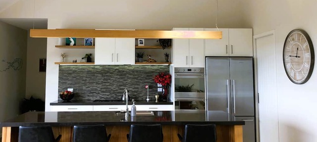 Luxury Papamoa escape, heated pool, amazing views, a family paradise!