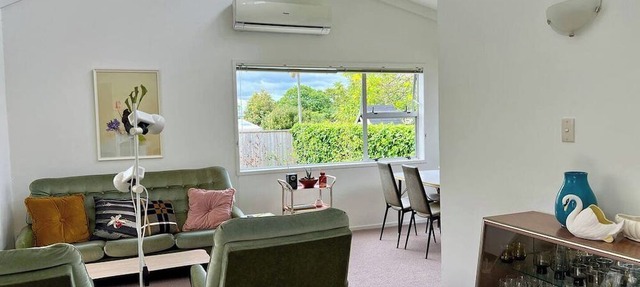 Steps from Cheltenham Beach and Local Delights!