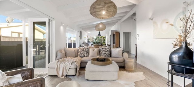 Omaha Beach House (pet friendly)