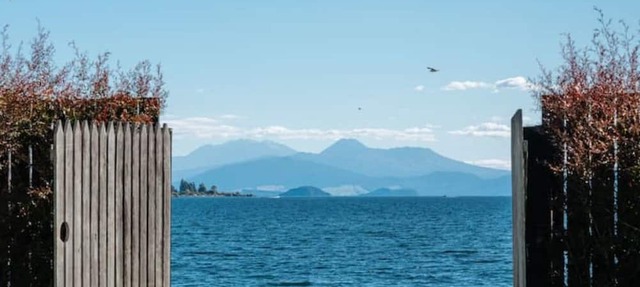 Greenwood Lodge at Lake Taupo | Lakeside Escape w/Beach, Lawn & Mooring