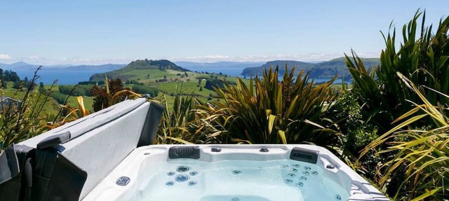 Whakaipo Sunsets with Spa pool - divine views, beautiful, tranquil, tasteful comfort