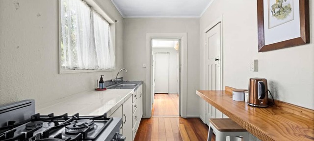Walk to shops, restaurants and marine parade, Mclean Park and bike paths.