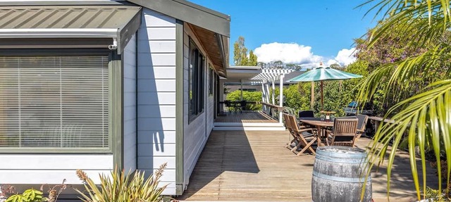 Hartlock in Onetangi - Our Island