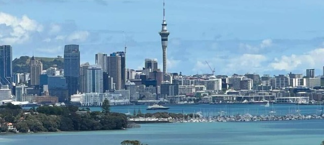 1br apt near Takapuna Beach with Ocean View