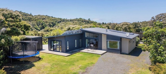 Private & secluded in Kuaotunu - great for kids and stargazing