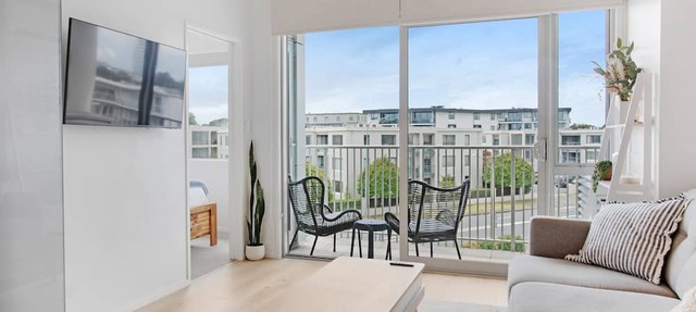 Spacious Stylish 2BR Carpark Aircon