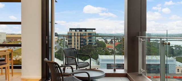 Gorgeous Home with Catalina Bay Views and Carpark