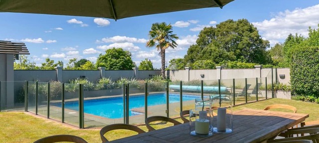 Watene Lodge - Spacious 5 Star Home with Pool