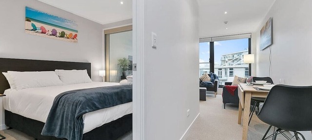 Vibrant City Apt with Rooftop City Views and Wi-Fi