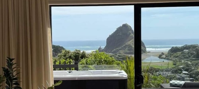The Little Louise's of Piha