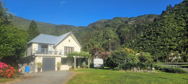 Tirimoana Family Beach House