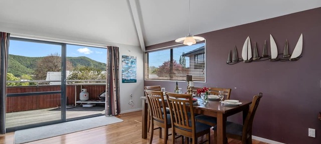 Waimarama Hideaway - Waikawa Holiday Home
