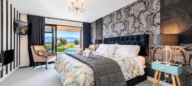 Tekapo Private Room | Lake + Mountain Views