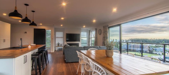 Stunning Views | Contemporary | Escape, Stunning Views | Contemporary | Ocean and Mountain Views
