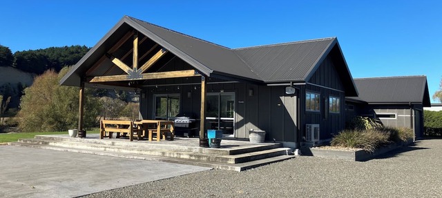 Hawkes Bay Riverside Peaceful Paradise
