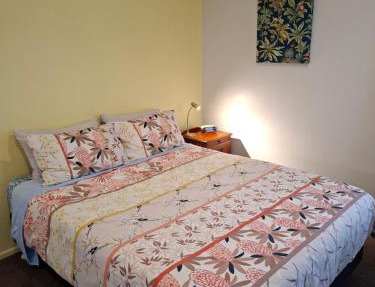 Spacious bedroom so close to Hamilton Gardens