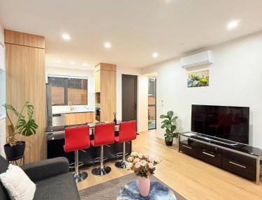 Welcome to 4 bedrooms retreat Golden Lotus Family