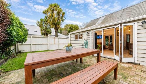 Stylish Central Cottage - Modern Heating & Parking