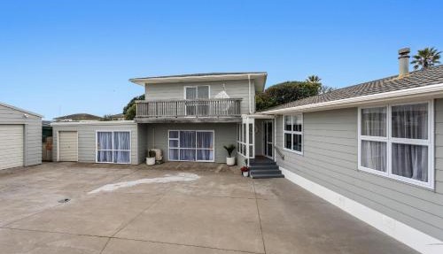 Coastal Haven Retreat - 4 Bedrooms