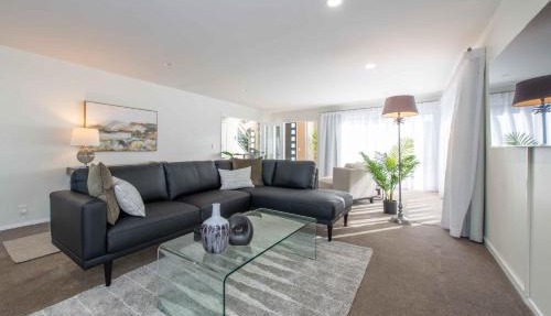 Remuera Elegance - Spacious & Stylish 6-BR House