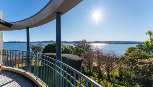 Rainbow Point Yacht Club - Taupo Holiday Home